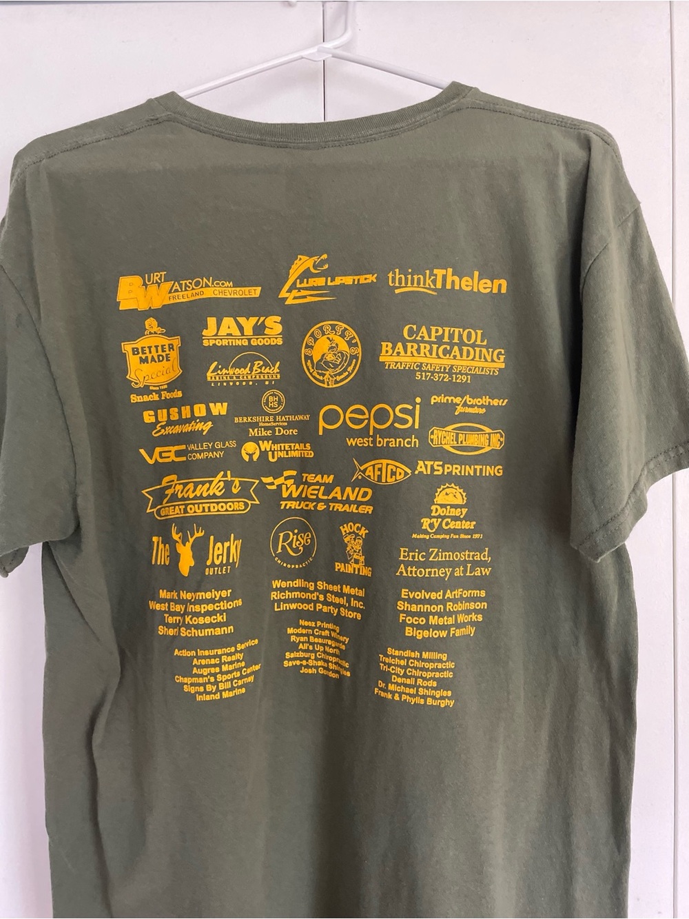 Men’s Large Gildan Olive Green Short-Sleeve Tee with Yellow Fishing Graphic - Picture 9 of 10